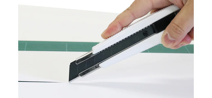 NT Cutter MNCR-L1R black & white, corps en plastique Grand Paris Fournitures NT Cutter MNCR-L1R black & white, corps en plastique – Image 4